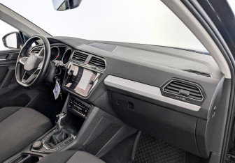Подержанный автомобиль Volkswagen Tiguan 2021 года (11 фото)
