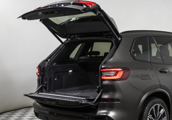 Подержанный автомобиль BMW X5 2022 года (20 фото)