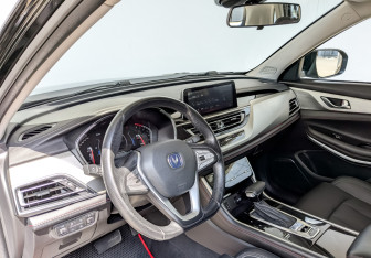 Подержанный автомобиль Changan CS75 2022 года (16 фото)