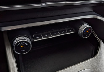 Подержанный автомобиль Geely Coolray 2023 года (26 фото)