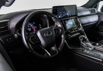 Подержанный автомобиль Lexus LX 2022 года (17 фото)