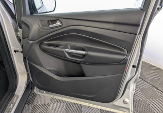 Подержанный автомобиль Ford Kuga 2018 года (25 фото)