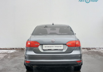 Подержанный автомобиль Volkswagen Jetta Sedan 2012 года (6 фото)