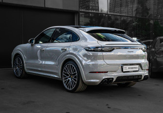 Подержанный автомобиль Porsche Cayenne 2021 года (4 фото)