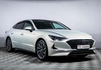 Подержанный автомобиль Hyundai Sonata 2022 года (3 фото)