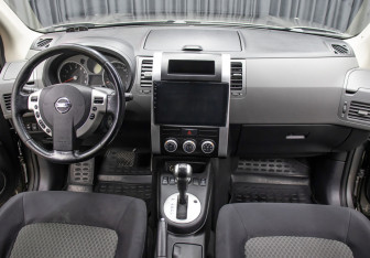 Подержанный автомобиль Nissan X-Trail 2007 года (14 фото)