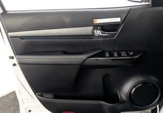 Подержанный автомобиль Toyota Hilux 2021 года (19 фото)