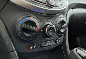 Подержанный автомобиль Hyundai Solaris Sedan 2015 года (14 фото)