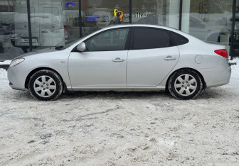Подержанный автомобиль Hyundai Elantra Sedan 2008 года (5 фото)