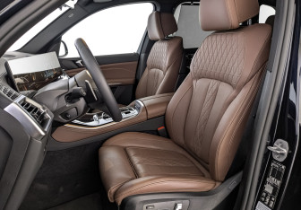 Подержанный автомобиль BMW X5 2025 года (20 фото)