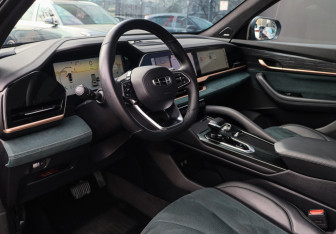 Подержанный автомобиль Geely Monjaro 2023 года (13 фото)