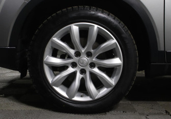 Подержанный автомобиль FAW Besturn X40 2021 года (5 фото)