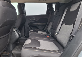 Подержанный автомобиль Jeep Cherokee 2014 года (12 фото)