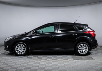 Подержанный автомобиль Ford Focus Hatchback 2012 года (8 фото)