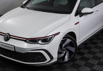Подержанный автомобиль Volkswagen Golf GTI Hatchback 2021 года (24 фото)