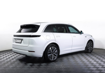 Подержанный автомобиль LiXiang L7 2024 года (5 фото)