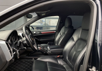 Подержанный автомобиль Porsche Cayenne 2015 года (21 фото)
