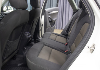 Подержанный автомобиль Audi Q3 2013 года (12 фото)