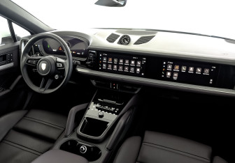 Подержанный автомобиль Porsche Cayenne 2024 года (30 фото)