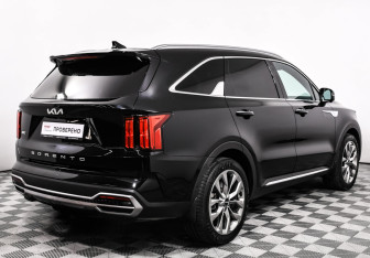 Подержанный автомобиль Kia Sorento 2022 года (5 фото)