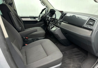 Подержанный автомобиль Volkswagen Multivan 2017 года (12 фото)