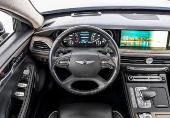 Подержанный автомобиль Genesis G90 2022 года (23 фото)