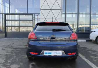 Подержанный автомобиль Kia Ceed Hatchback 2011 года (6 фото)