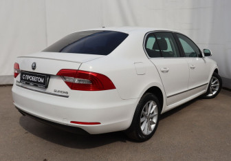 Подержанный автомобиль Skoda Superb Liftback 2013 года (4 фото)