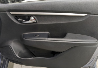 Подержанный автомобиль Kia Rio Hatchback 2020 года (18 фото)