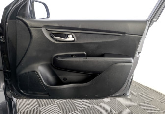 Подержанный автомобиль Kia Rio Hatchback 2021 года (24 фото)