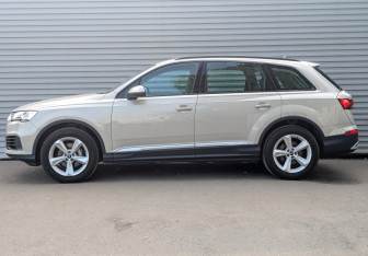 Подержанный автомобиль Audi Q7 2021 года (8 фото)