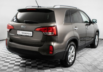 Подержанный автомобиль Kia Sorento 2017 года (5 фото)