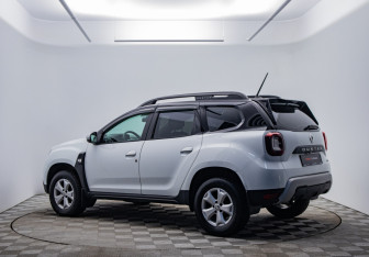 Подержанный автомобиль Renault Duster 2021 года (7 фото)