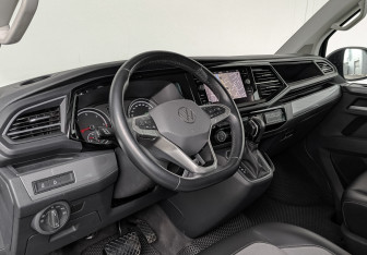 Подержанный автомобиль Volkswagen Multivan 2020 года (13 фото)