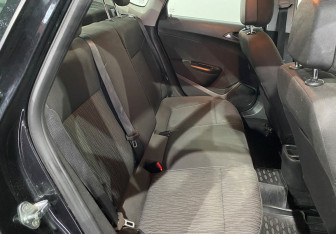 Подержанный автомобиль Opel Astra Sedan 2012 года (10 фото)