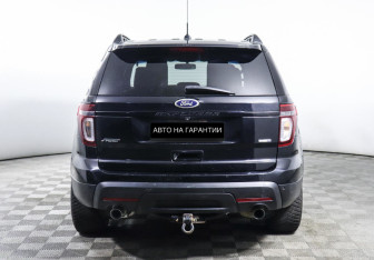 Подержанный автомобиль Ford Explorer 2015 года (4 фото)