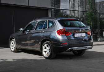 Подержанный автомобиль BMW X1 2013 года (6 фото)