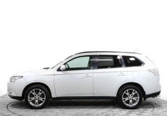 Подержанный автомобиль Mitsubishi Outlander 2013 года (3 фото)