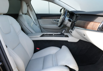 Подержанный автомобиль Volvo S90 2021 года (11 фото)