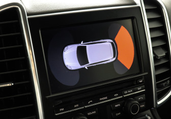 Подержанный автомобиль Porsche Cayenne 2012 года (14 фото)