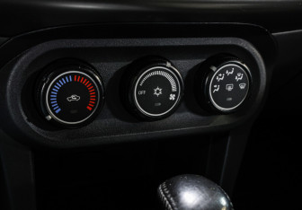 Подержанный автомобиль Mitsubishi Lancer Sedan 2012 года (18 фото)