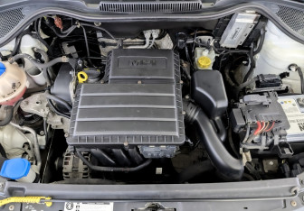 Подержанный автомобиль Volkswagen Polo Sedan 2016 года (9 фото)