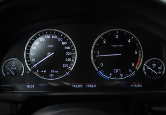 Подержанный автомобиль BMW X5 2016 года (11 фото)