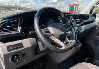 Подержанный автомобиль Volkswagen Caravelle 2021 года (13 фото)
