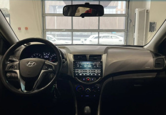 Подержанный автомобиль Hyundai Solaris Hatchback 2012 года (10 фото)