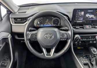 Подержанный автомобиль Toyota RAV4 2024 года (22 фото)