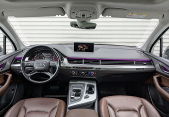 Подержанный автомобиль Audi Q7 2016 года (14 фото)