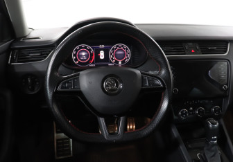Подержанный автомобиль Skoda Octavia Liftback 2020 года (18 фото)