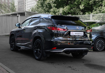 Подержанный автомобиль Lexus RX 2021 года (6 фото)