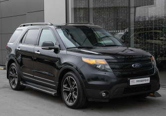 Подержанный автомобиль Ford Explorer 2014 года (3 фото)